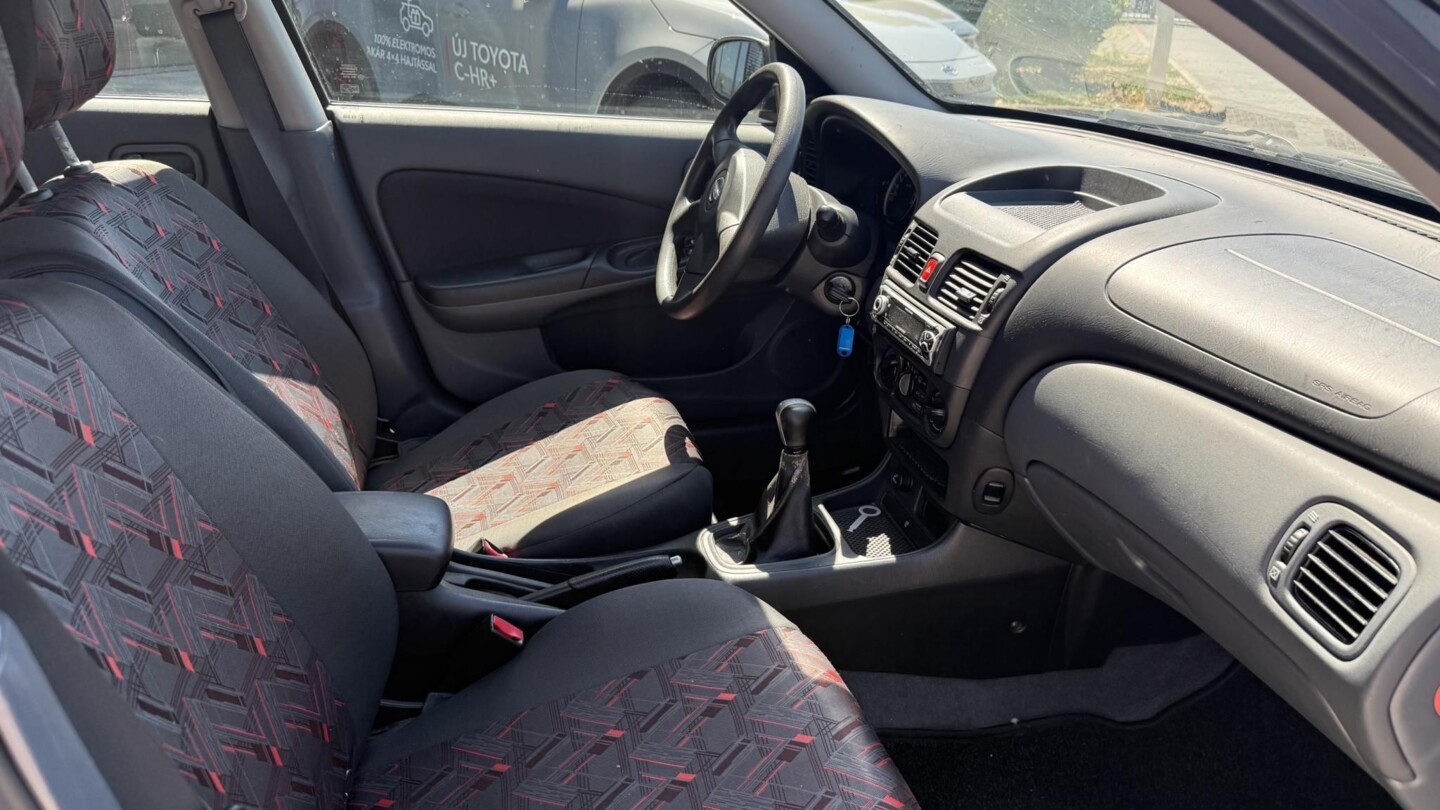 Nissan Almera