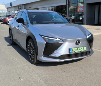 Lexus RZ