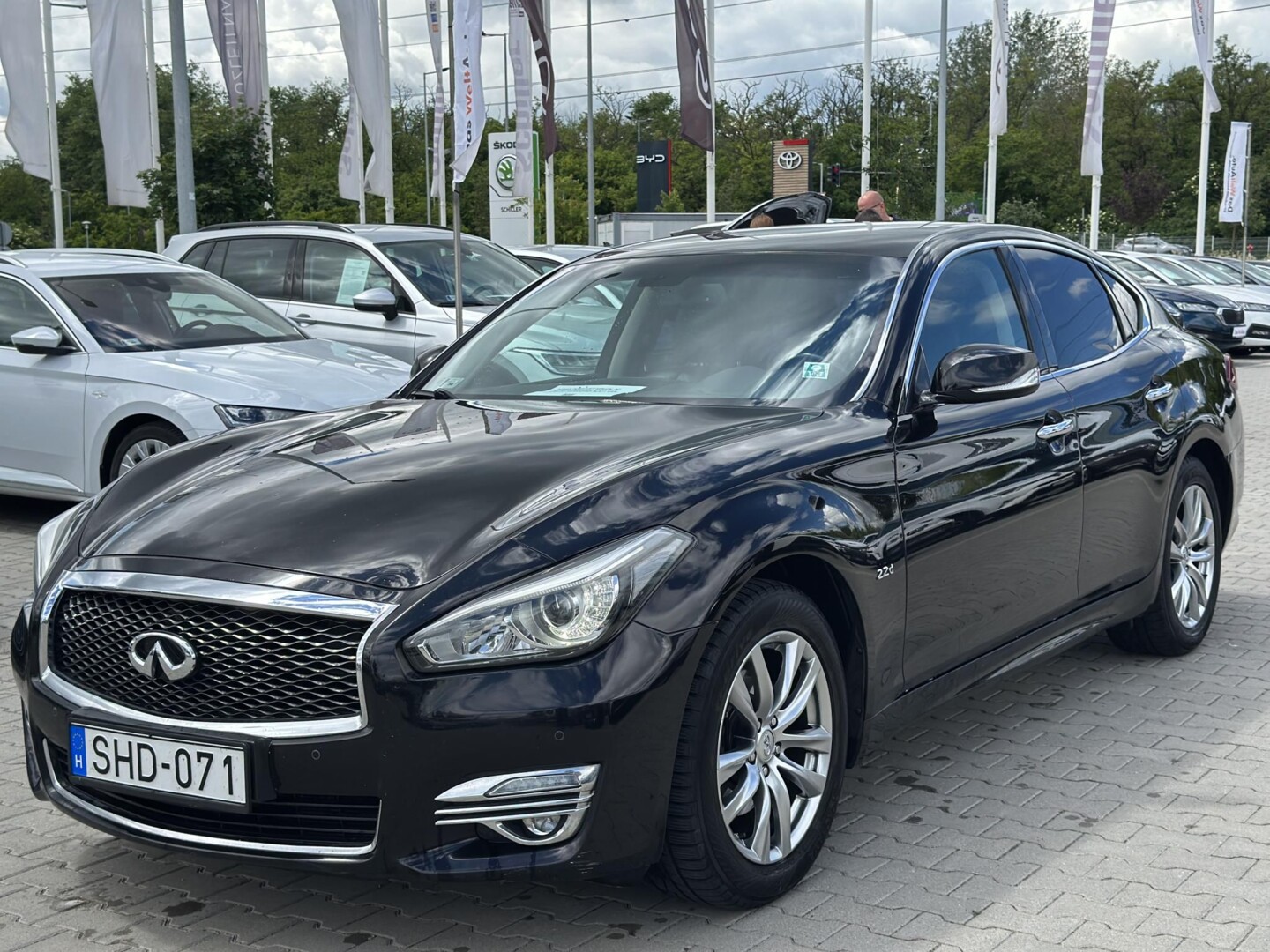 Infiniti Q70
