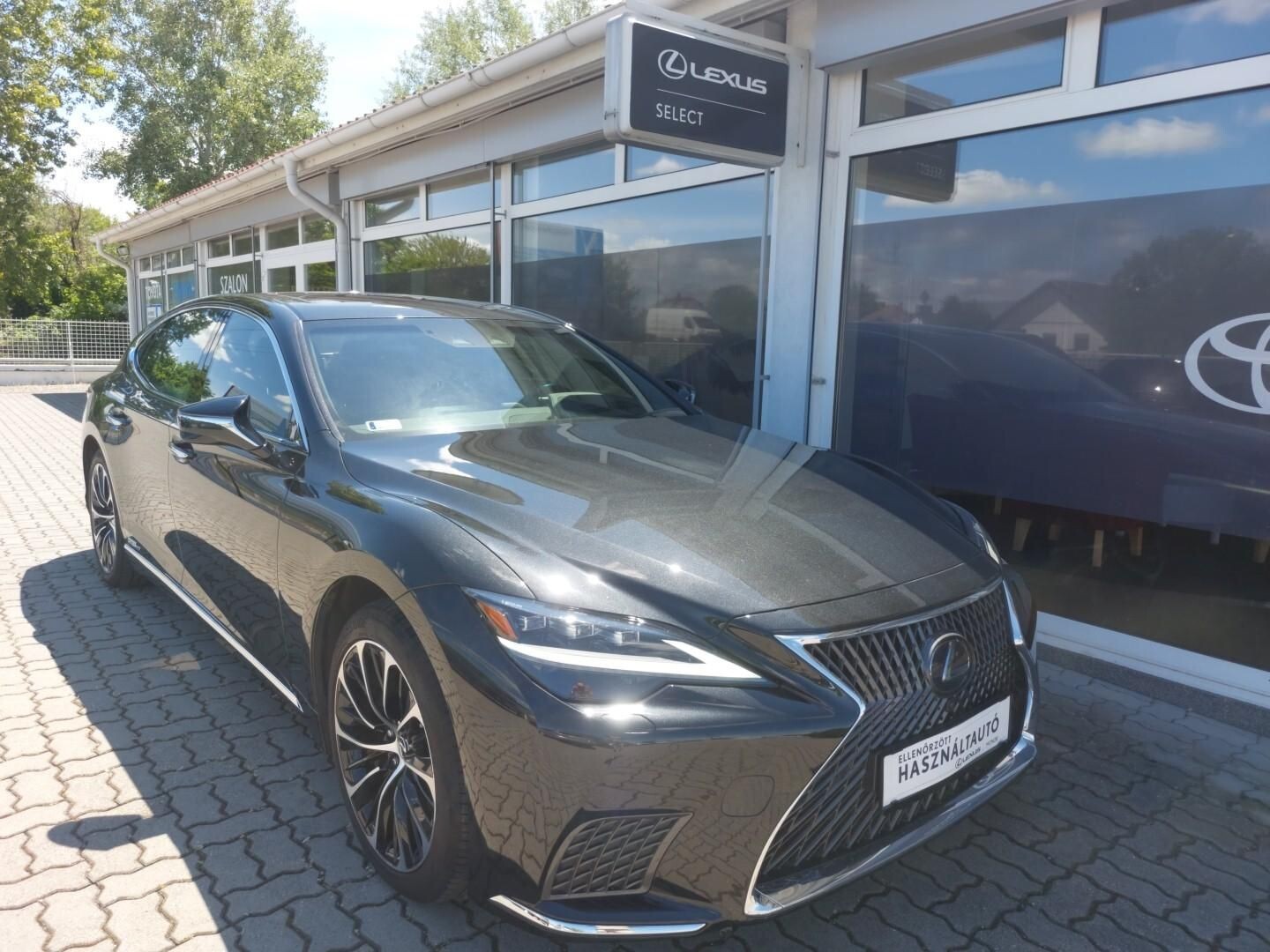 Lexus LS