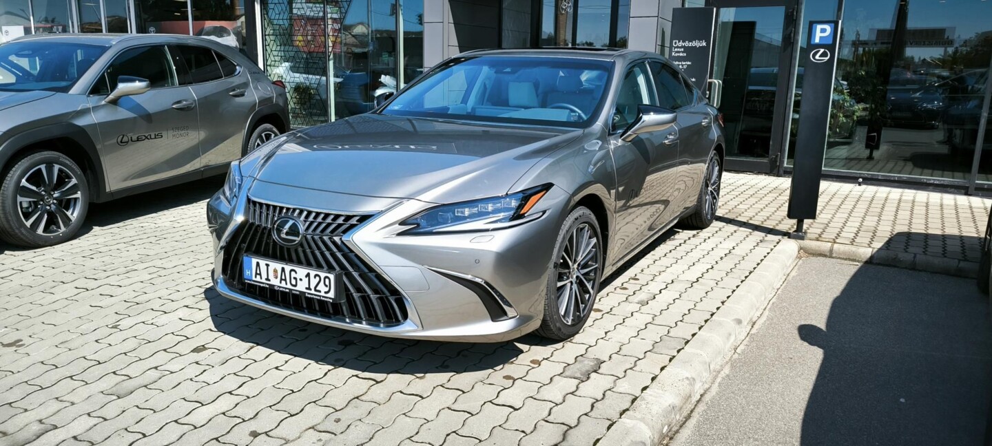 Lexus ES