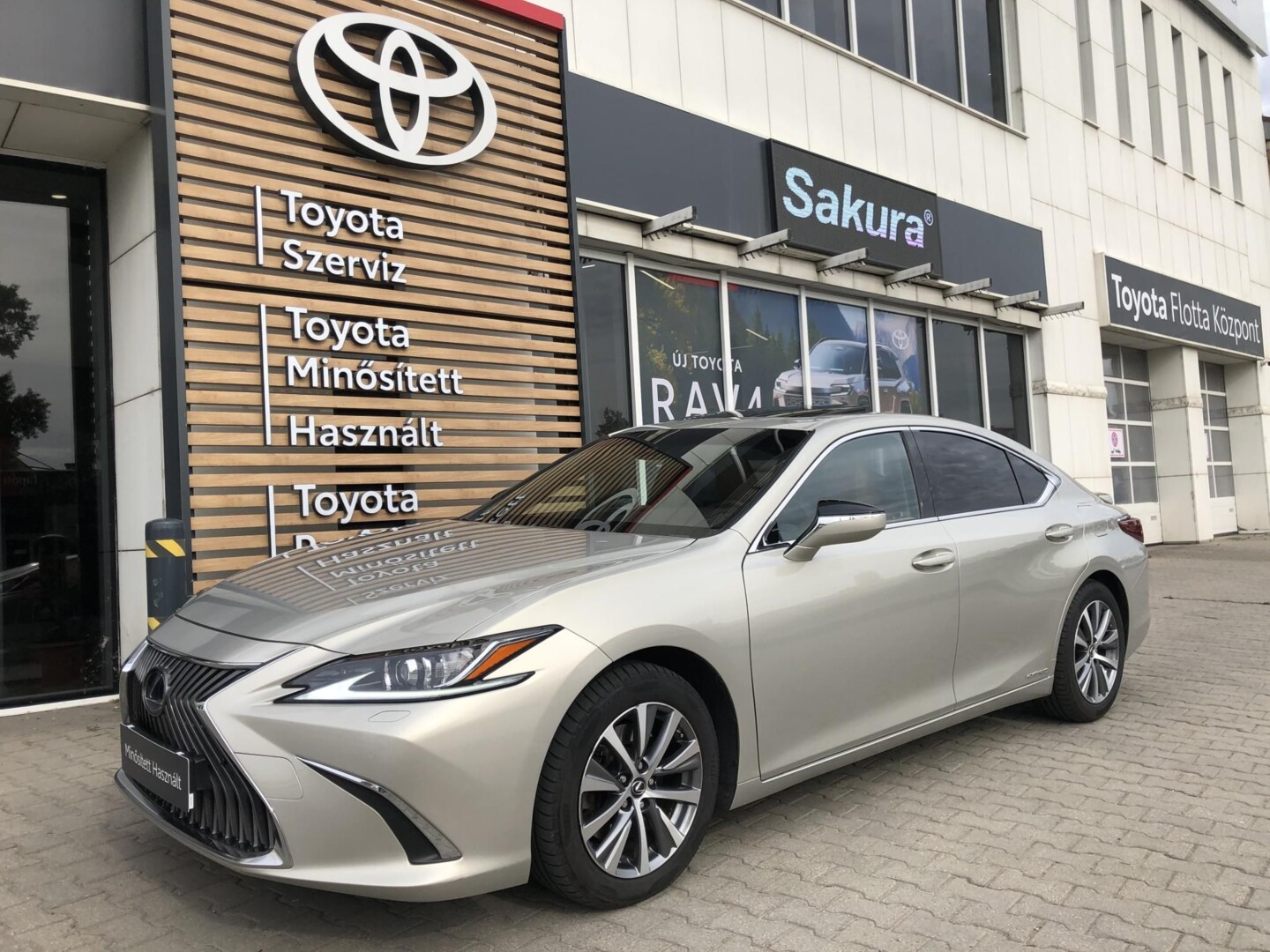 Lexus ES