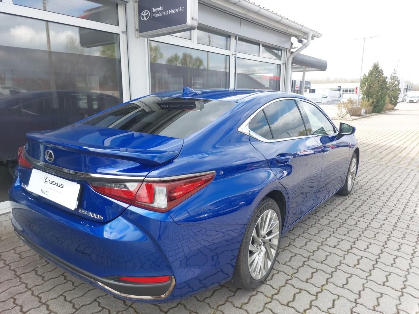 Lexus ES