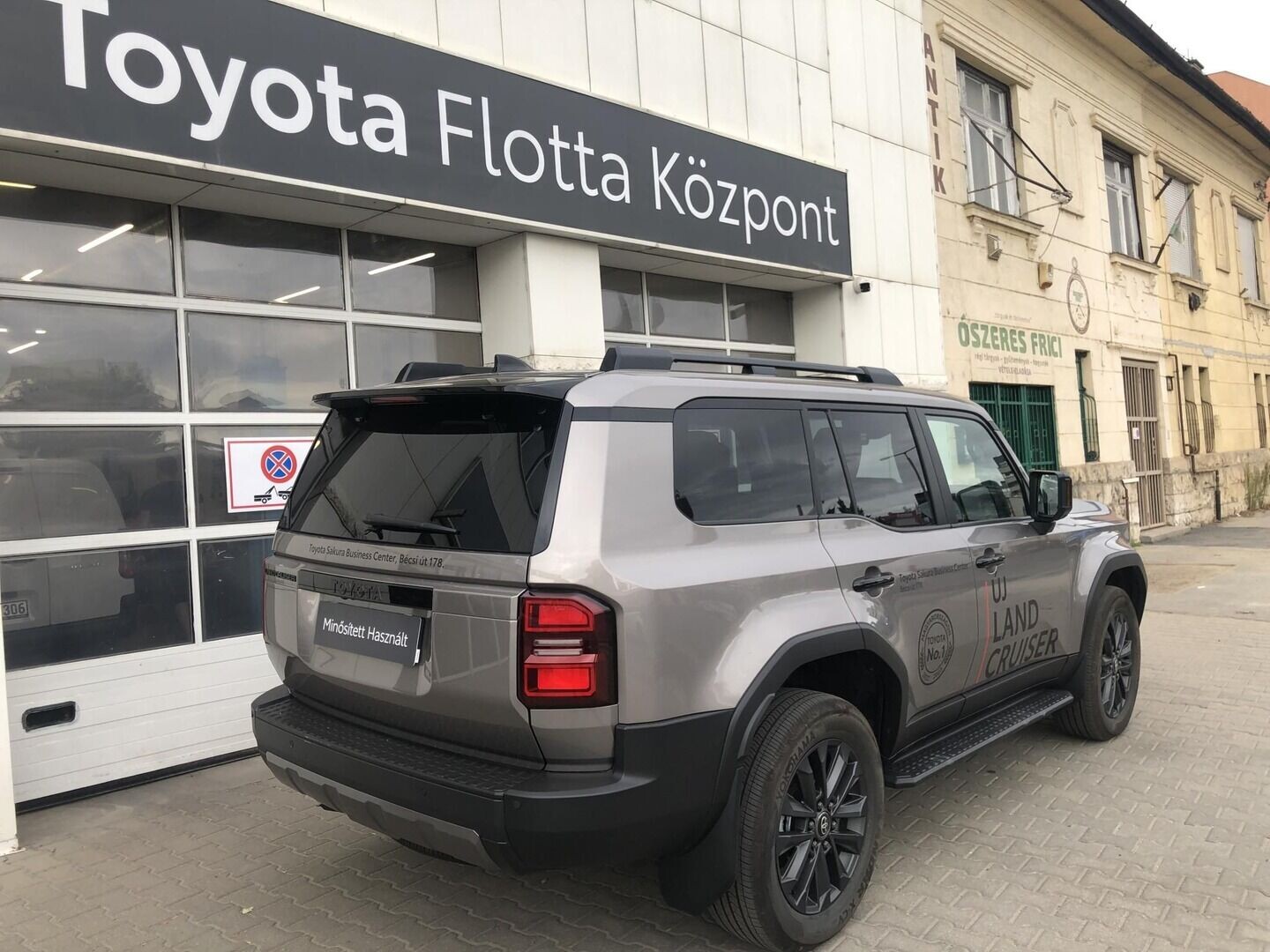 Toyota Land Cruiser