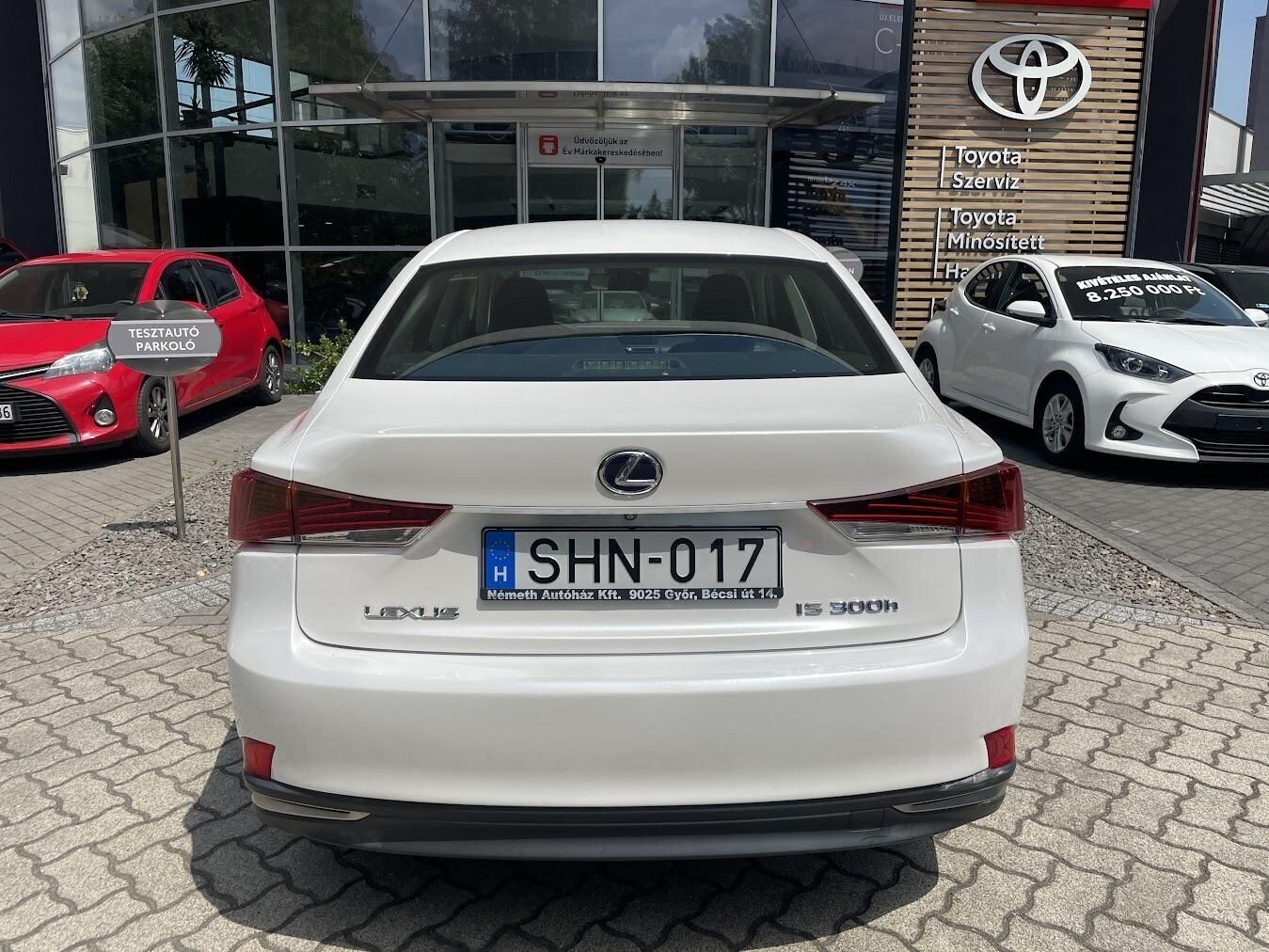 Lexus IS