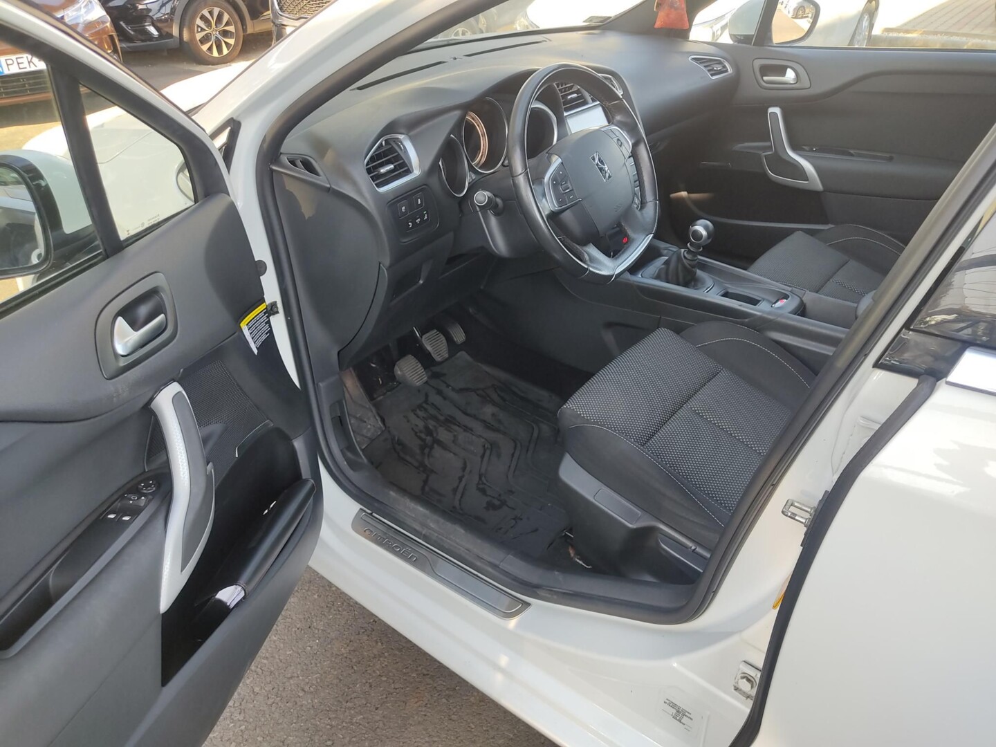 DS Automobiles DS 4