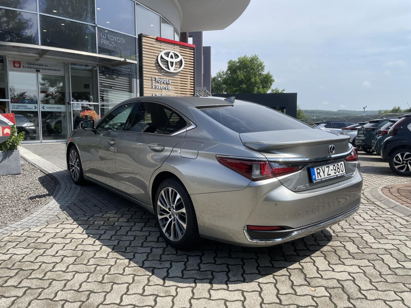 Lexus ES