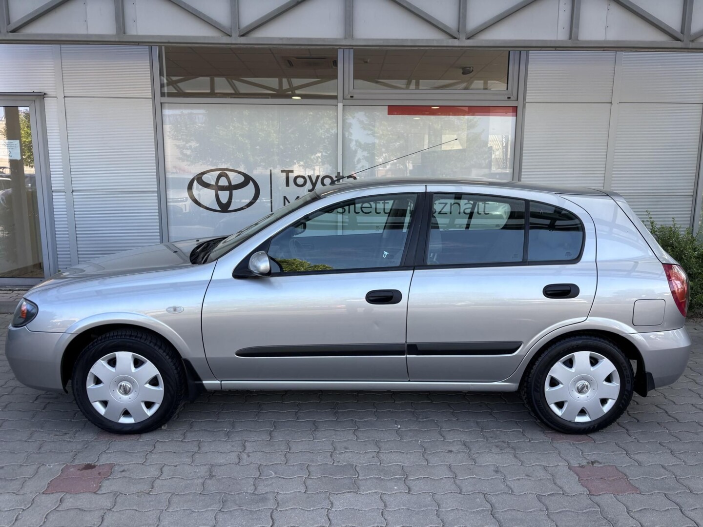 Nissan Almera