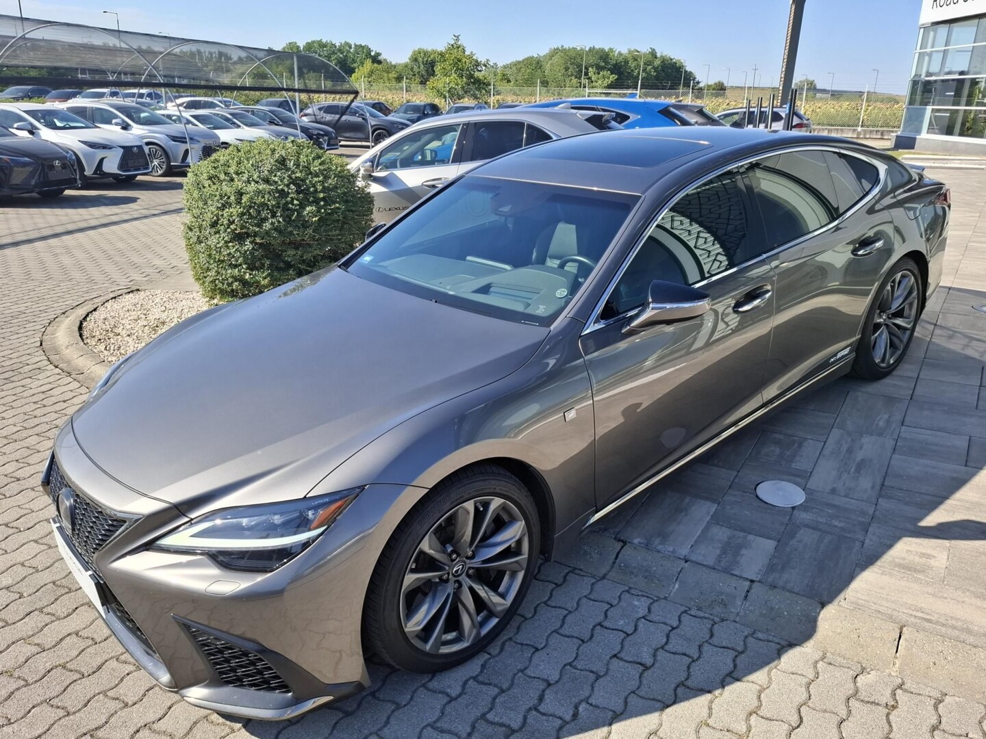 Lexus LS