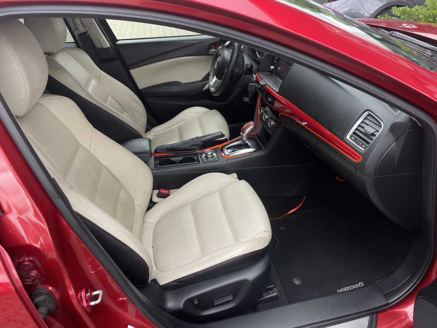 Mazda 6