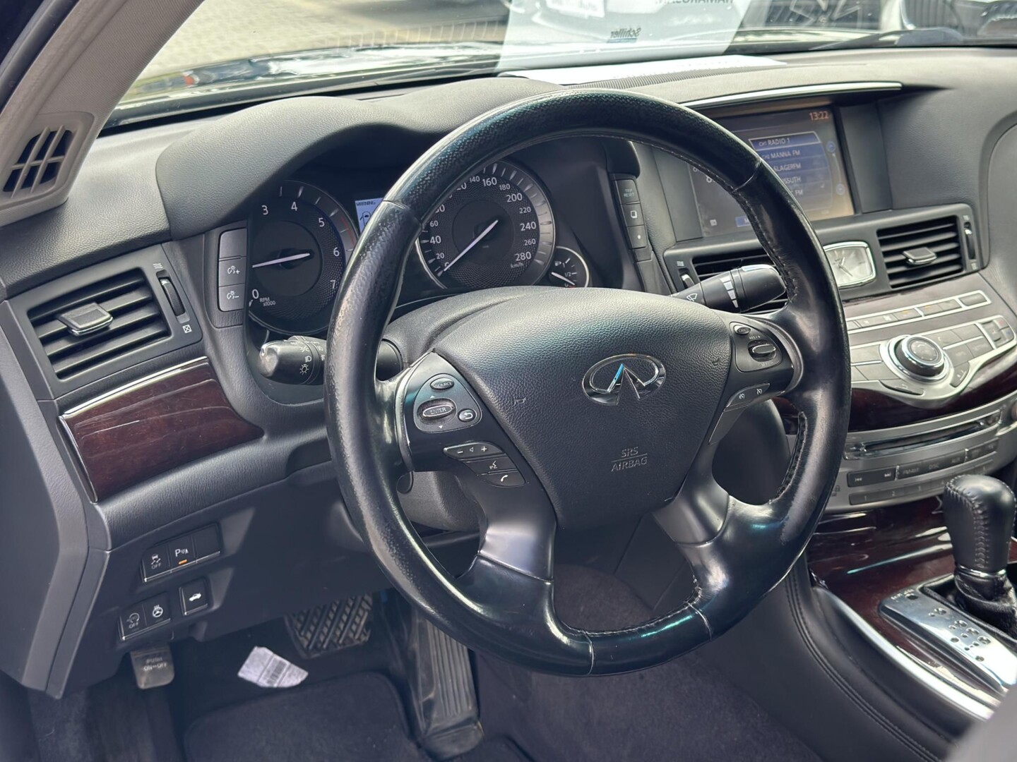 Infiniti Q70