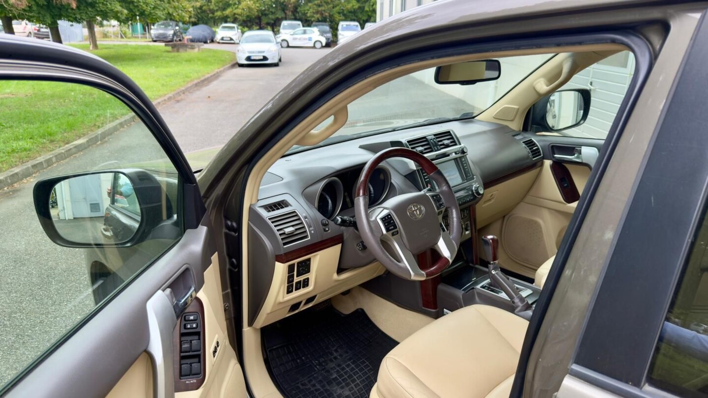 Toyota Land Cruiser