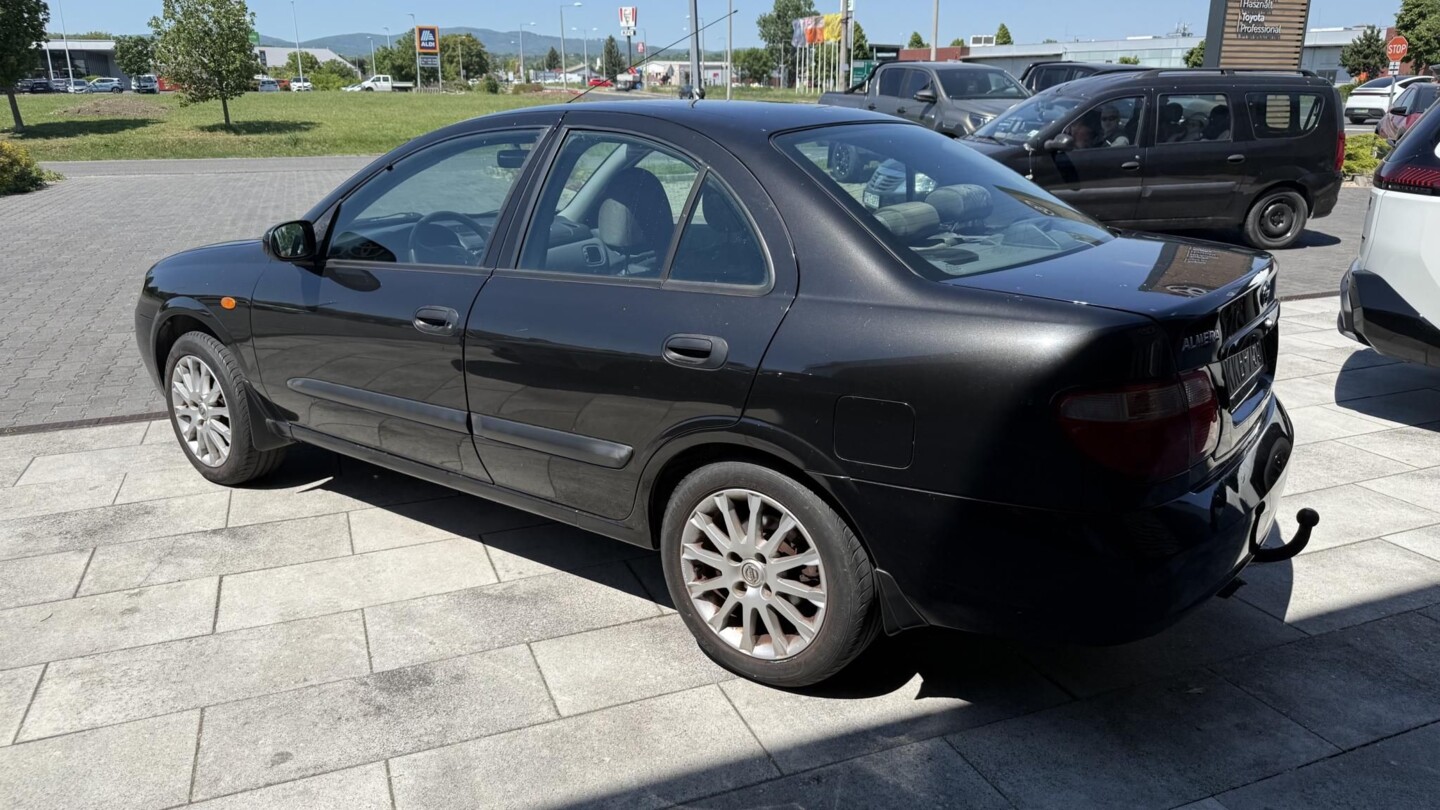 Nissan Almera