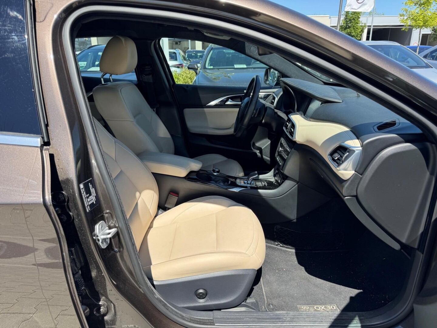 Infiniti QX30