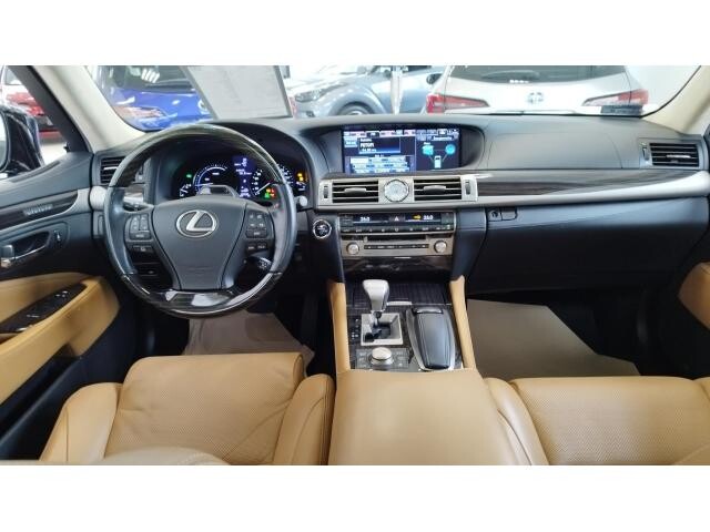 Lexus LS