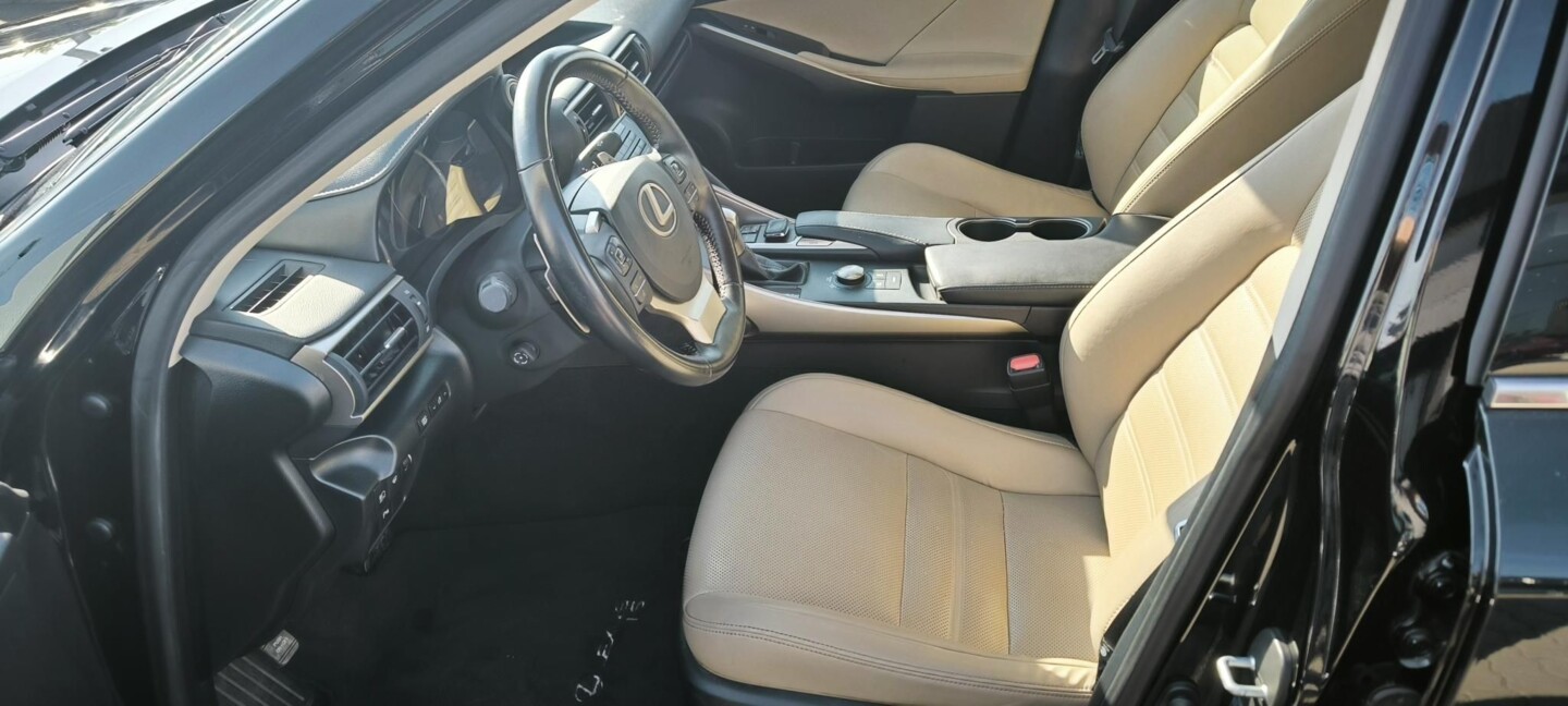 Lexus IS