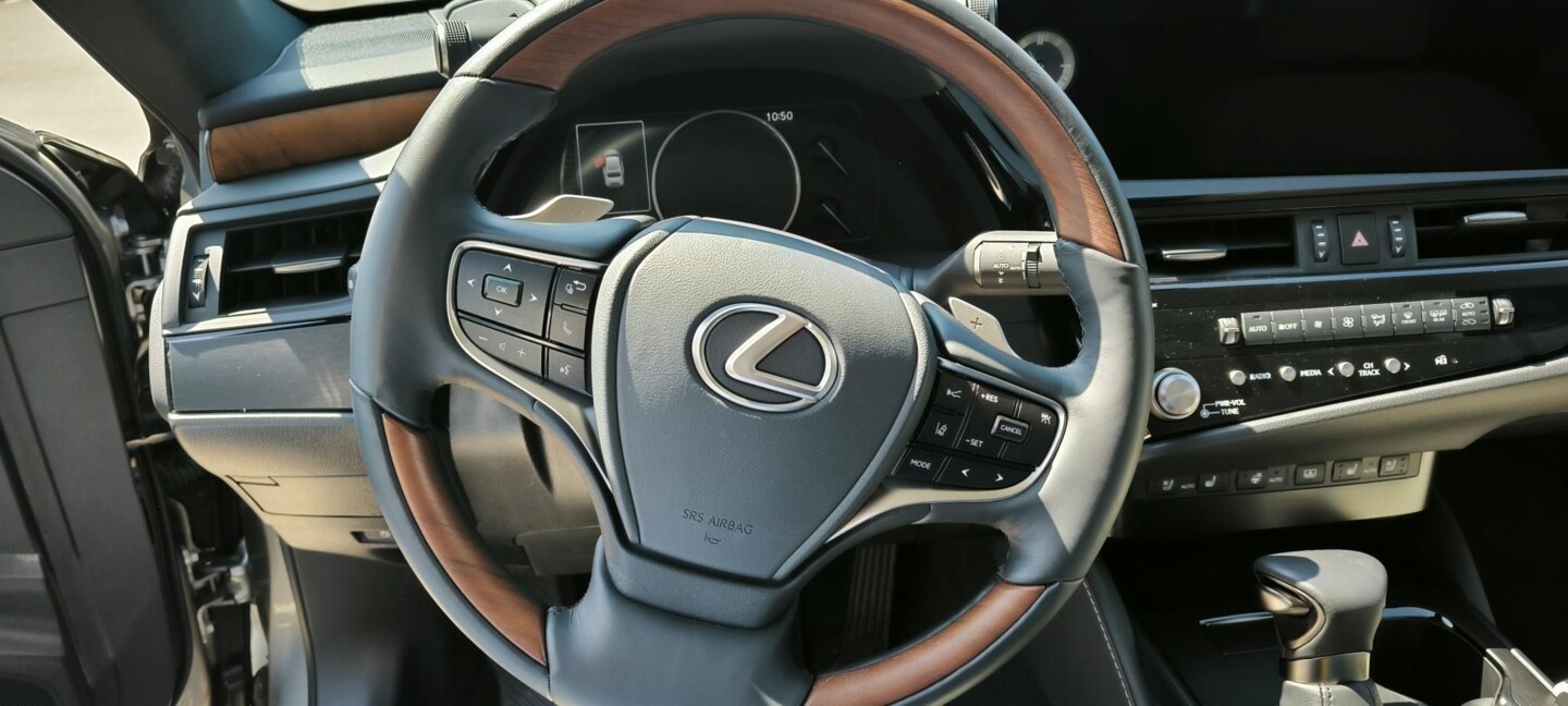 Lexus ES