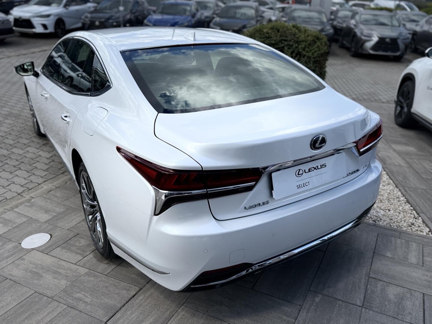 Lexus LS