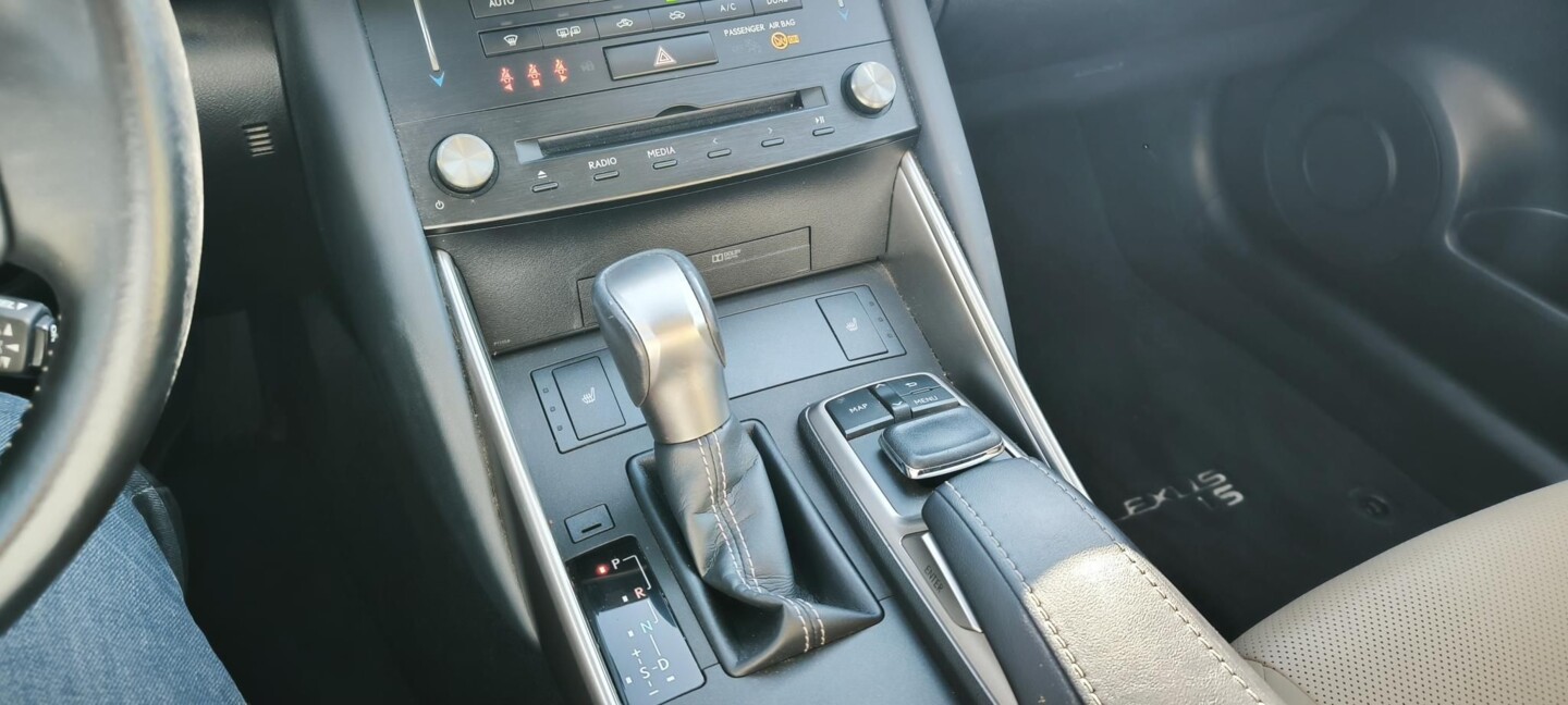 Lexus IS