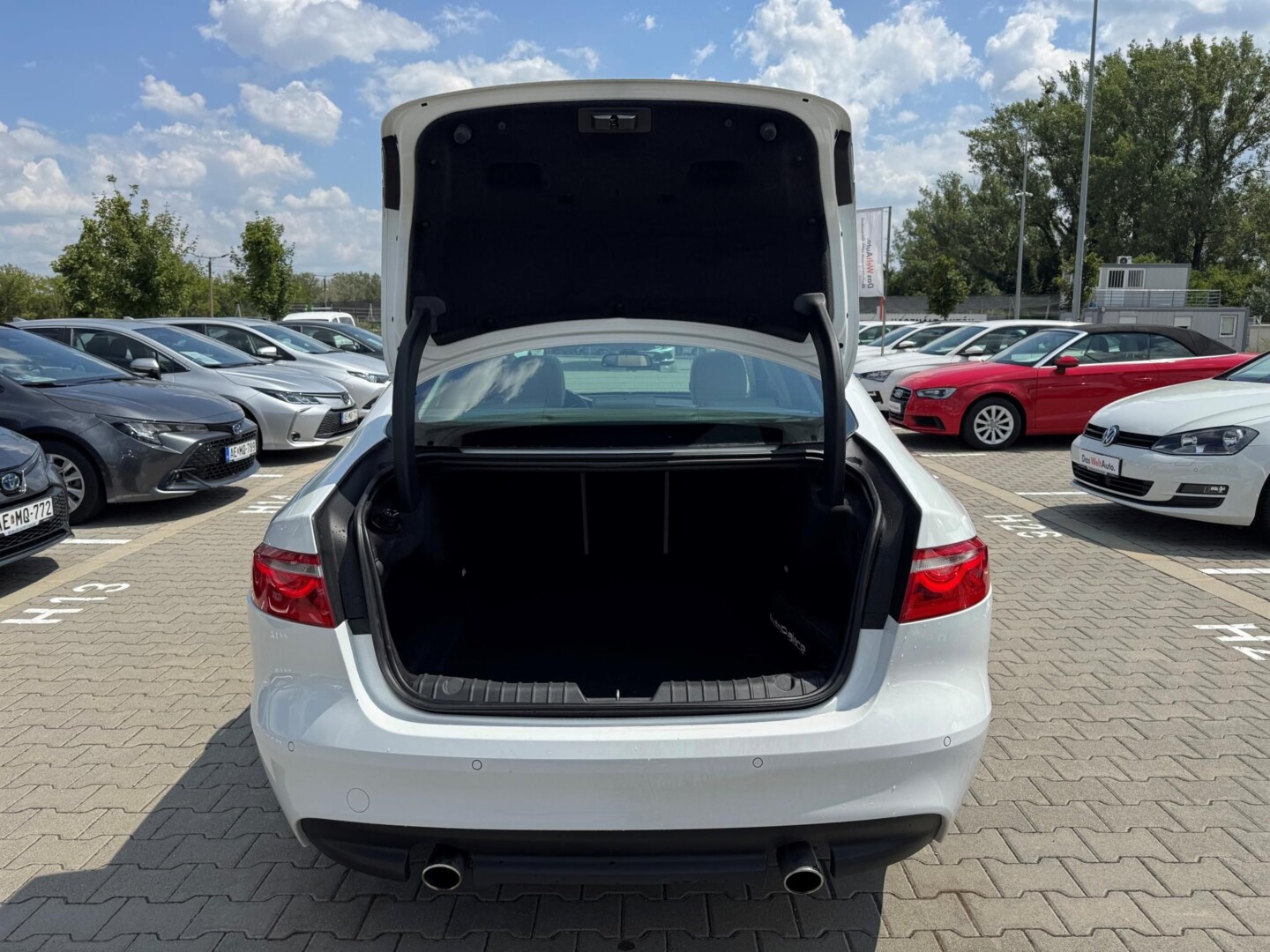 Jaguar XF