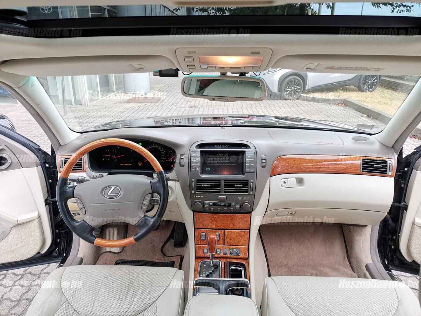 Lexus LS