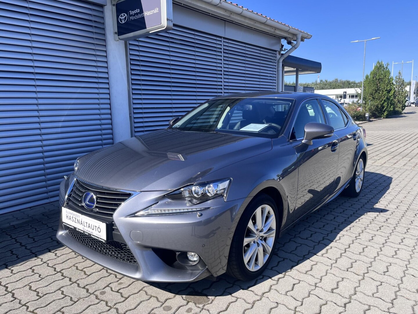 Lexus IS