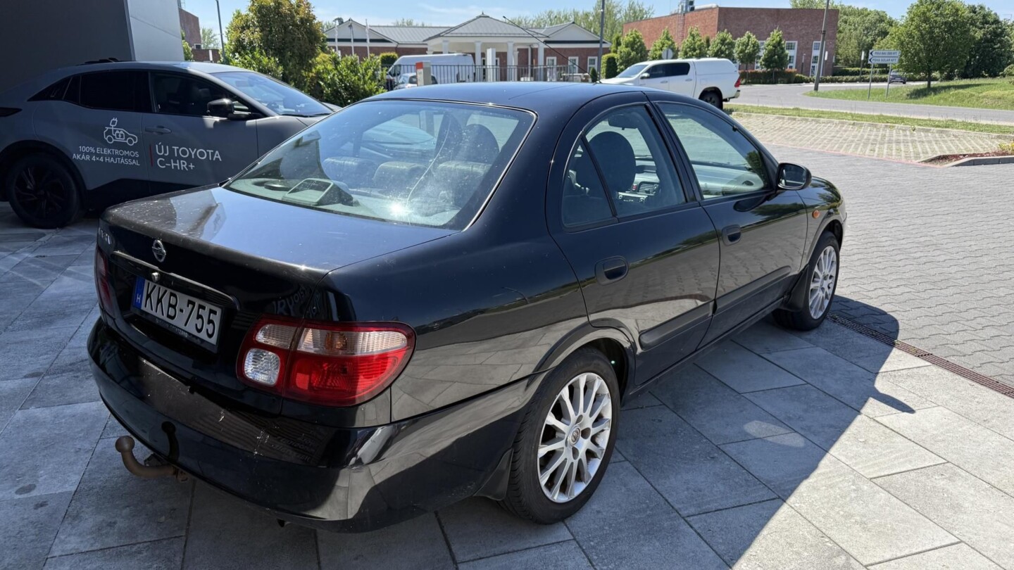 Nissan Almera
