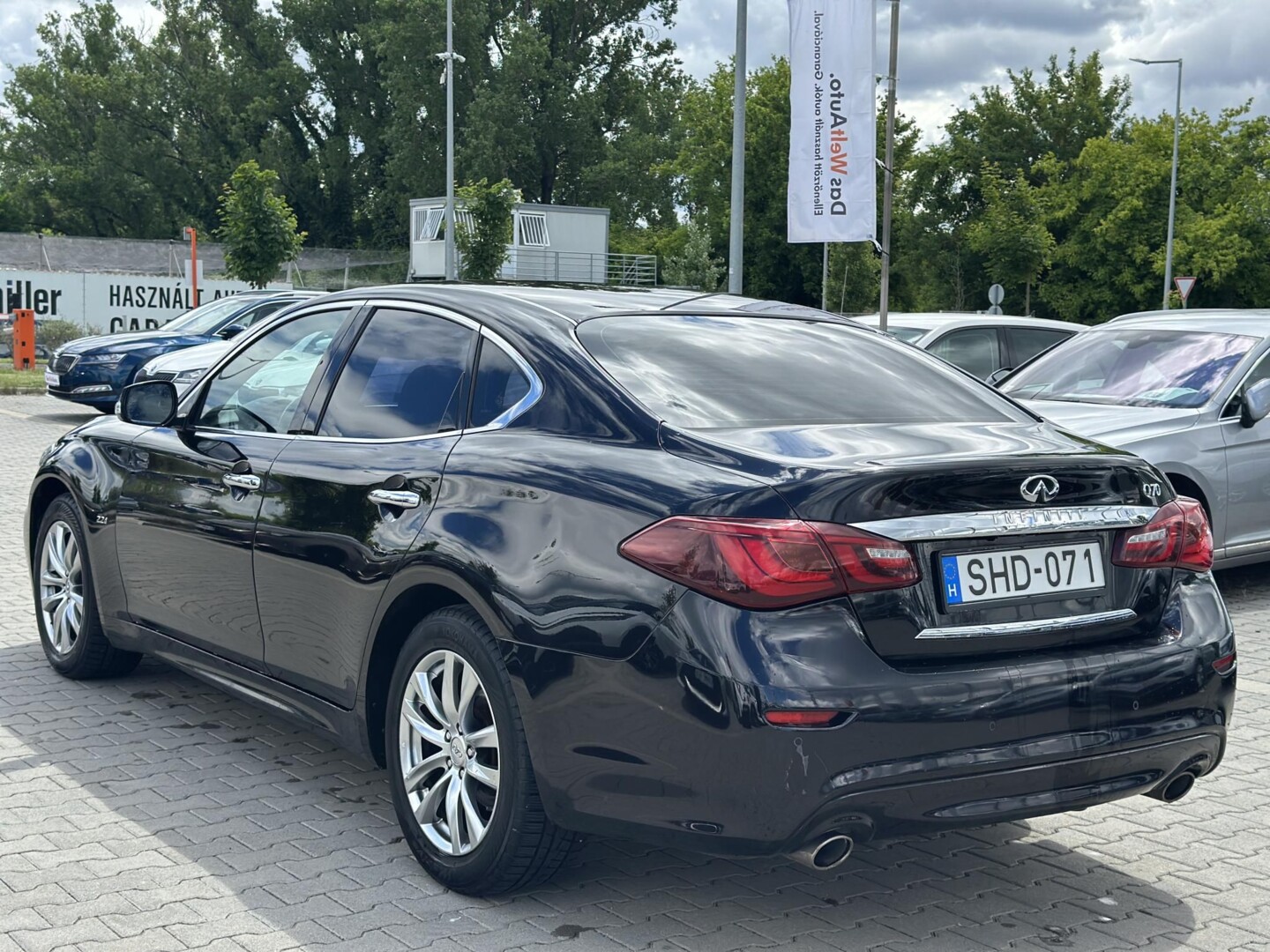 Infiniti Q70
