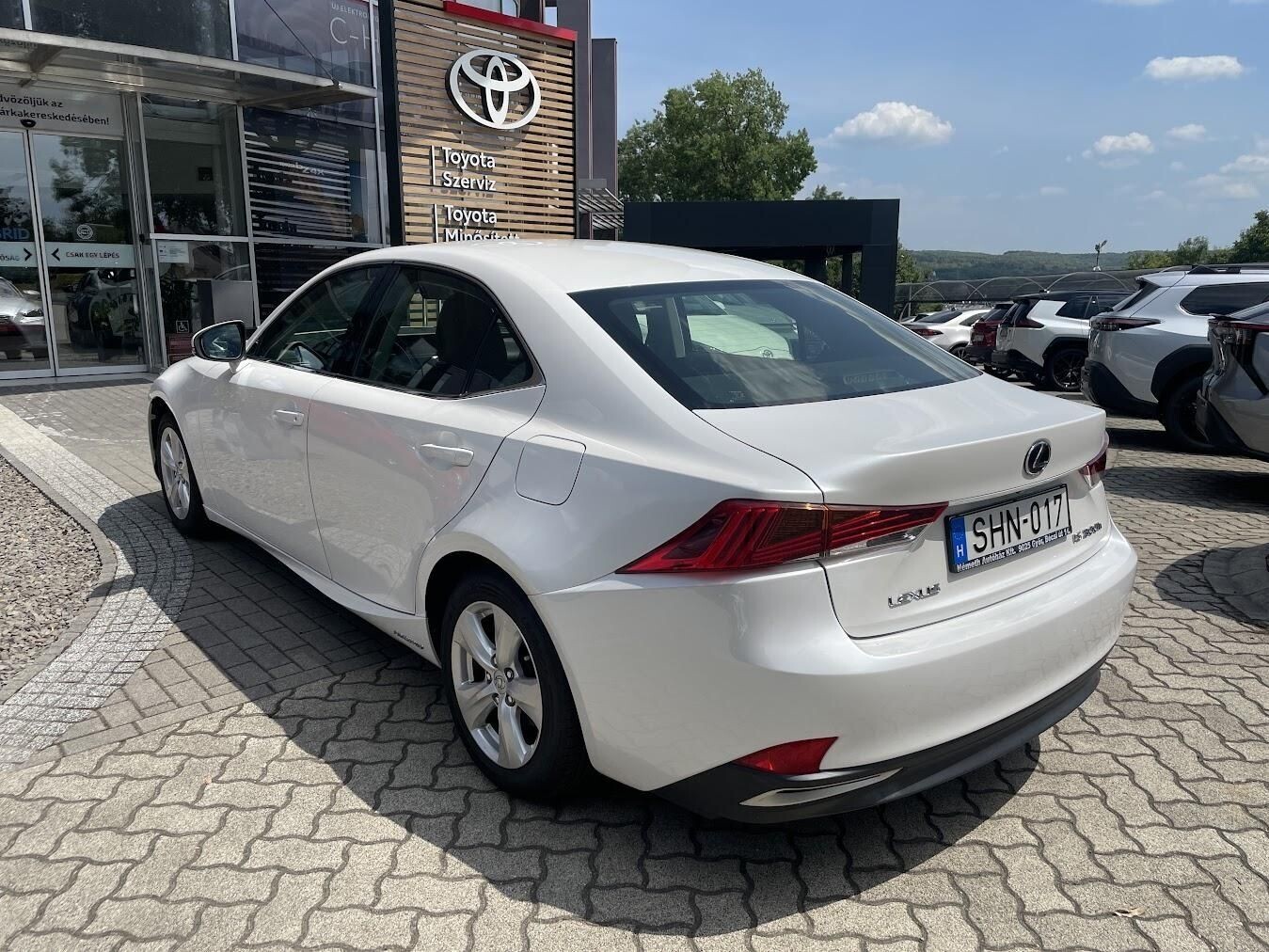 Lexus IS