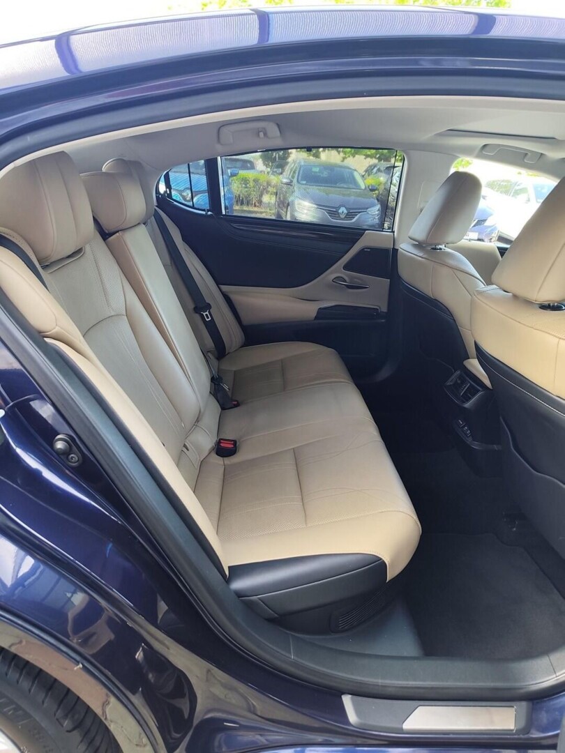 Lexus ES