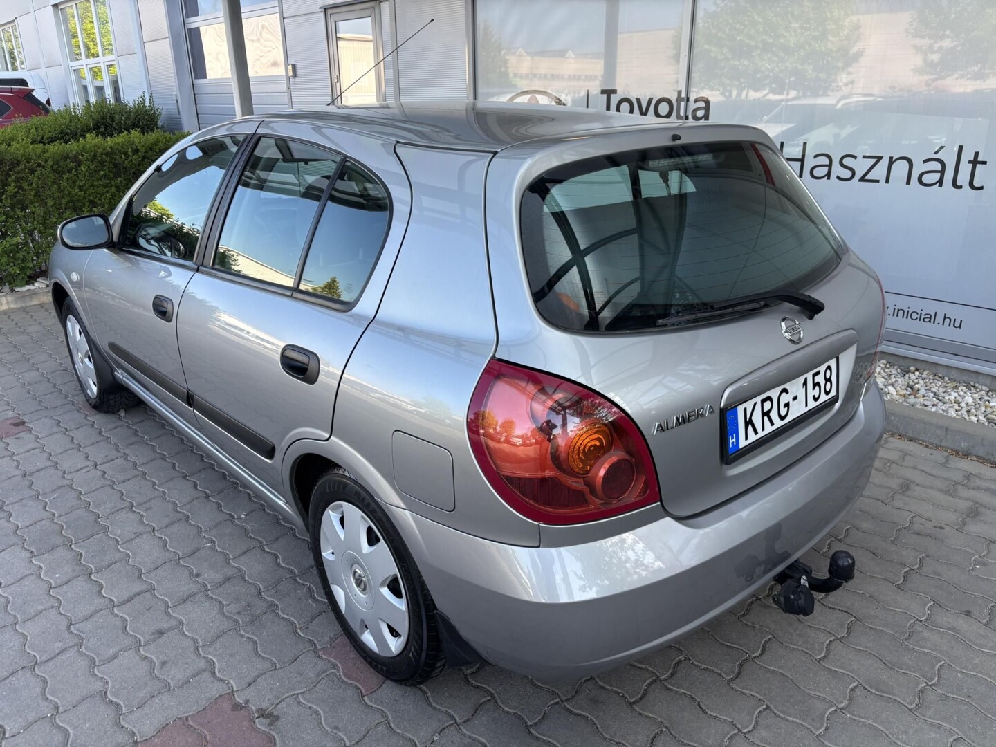 Nissan Almera
