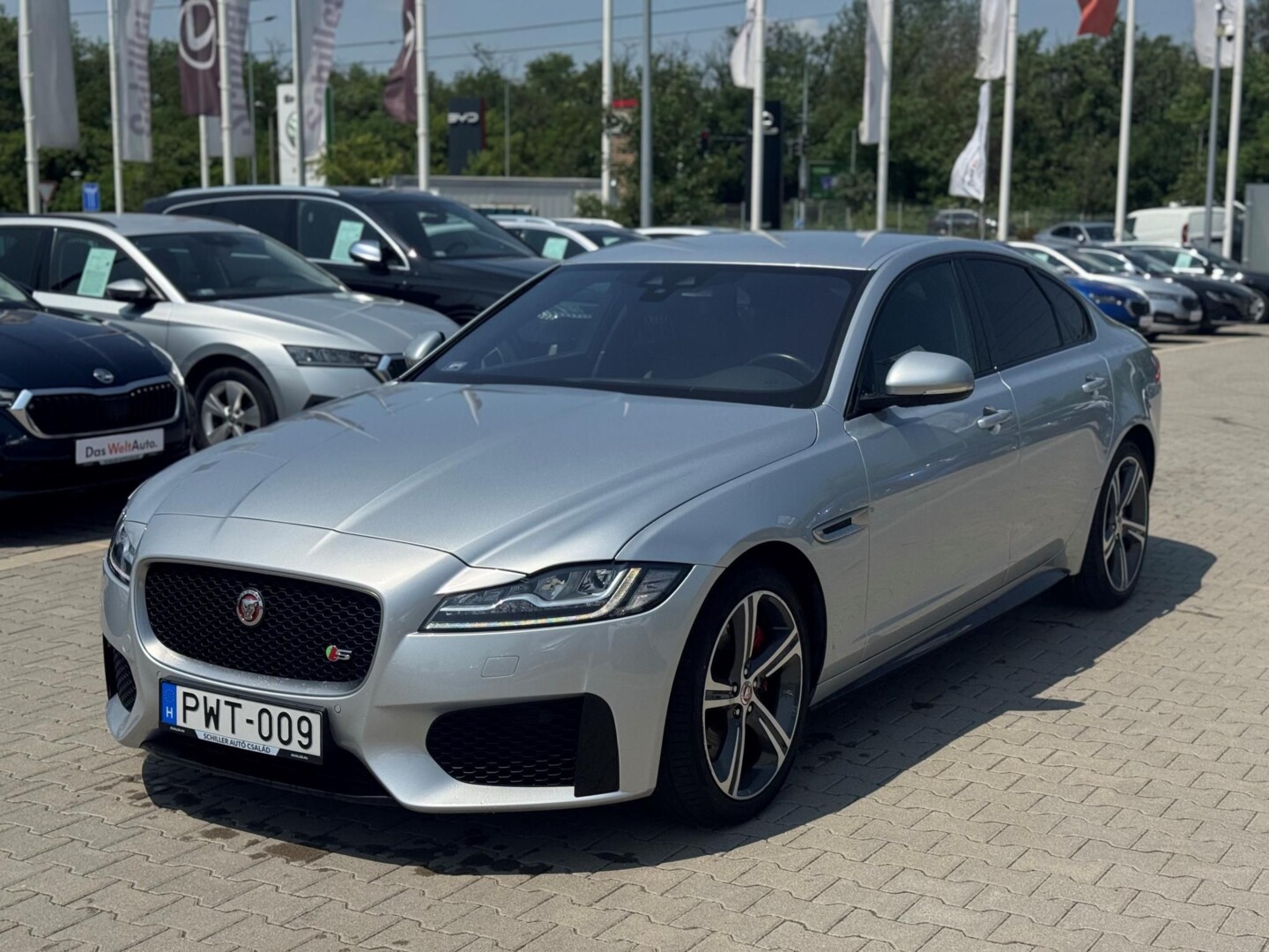 Jaguar XF