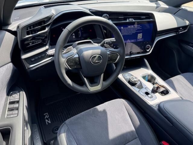Lexus RZ