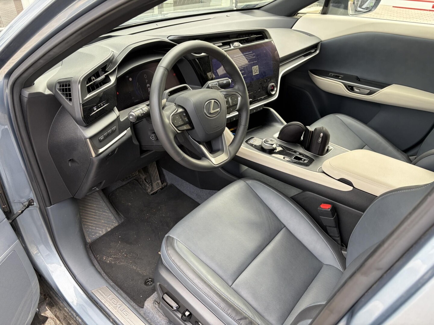 Lexus RZ