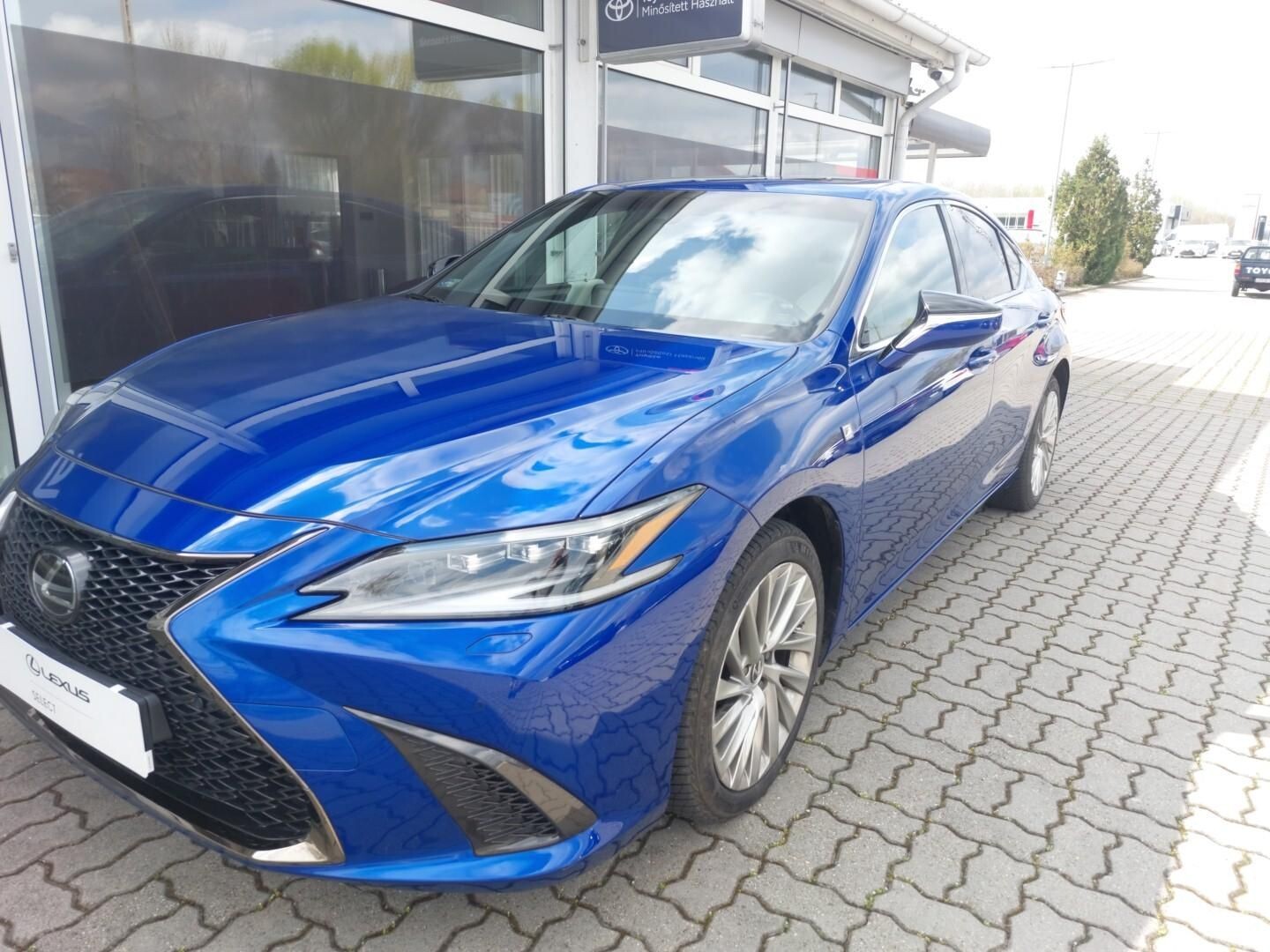 Lexus ES