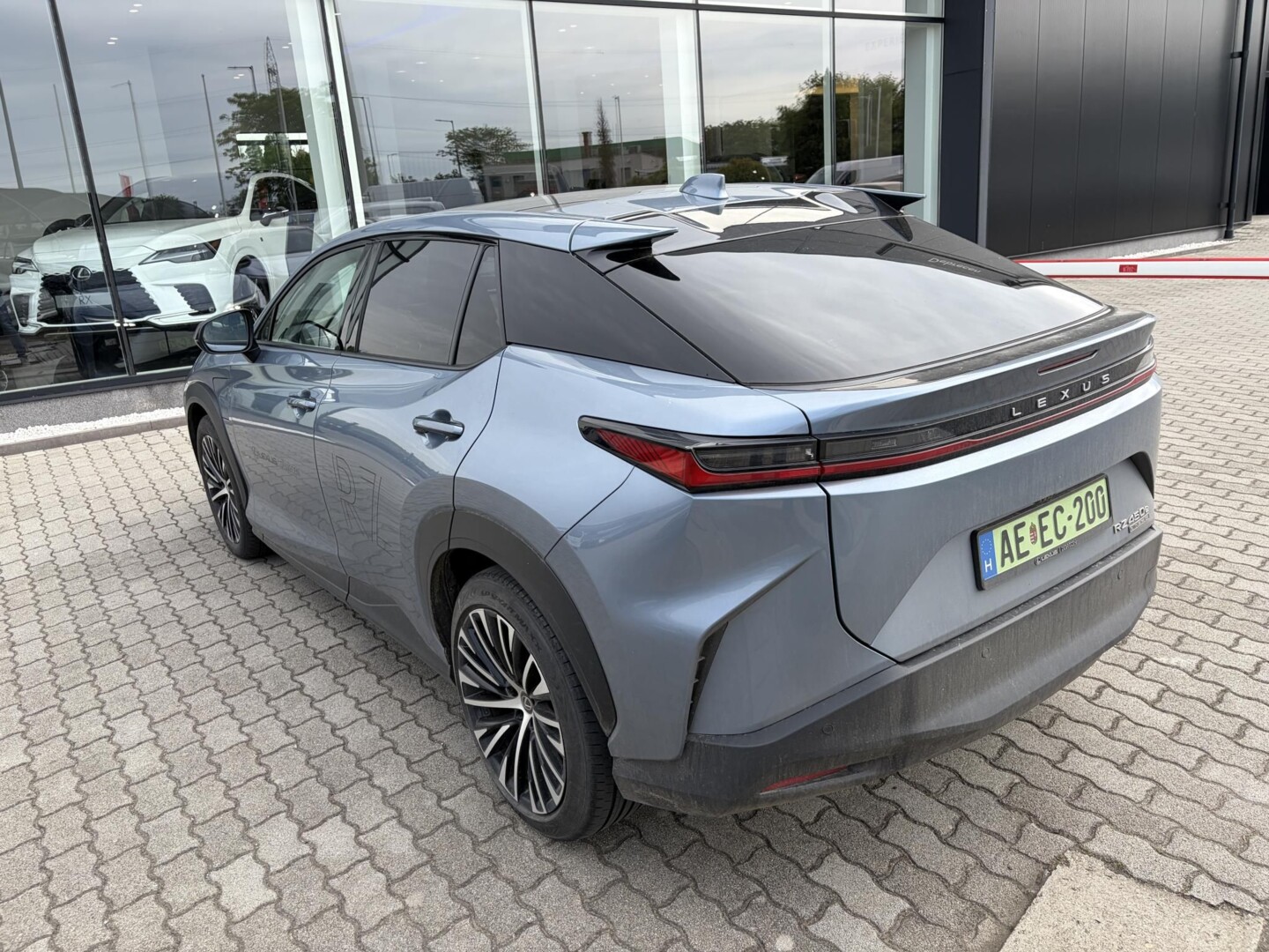 Lexus RZ