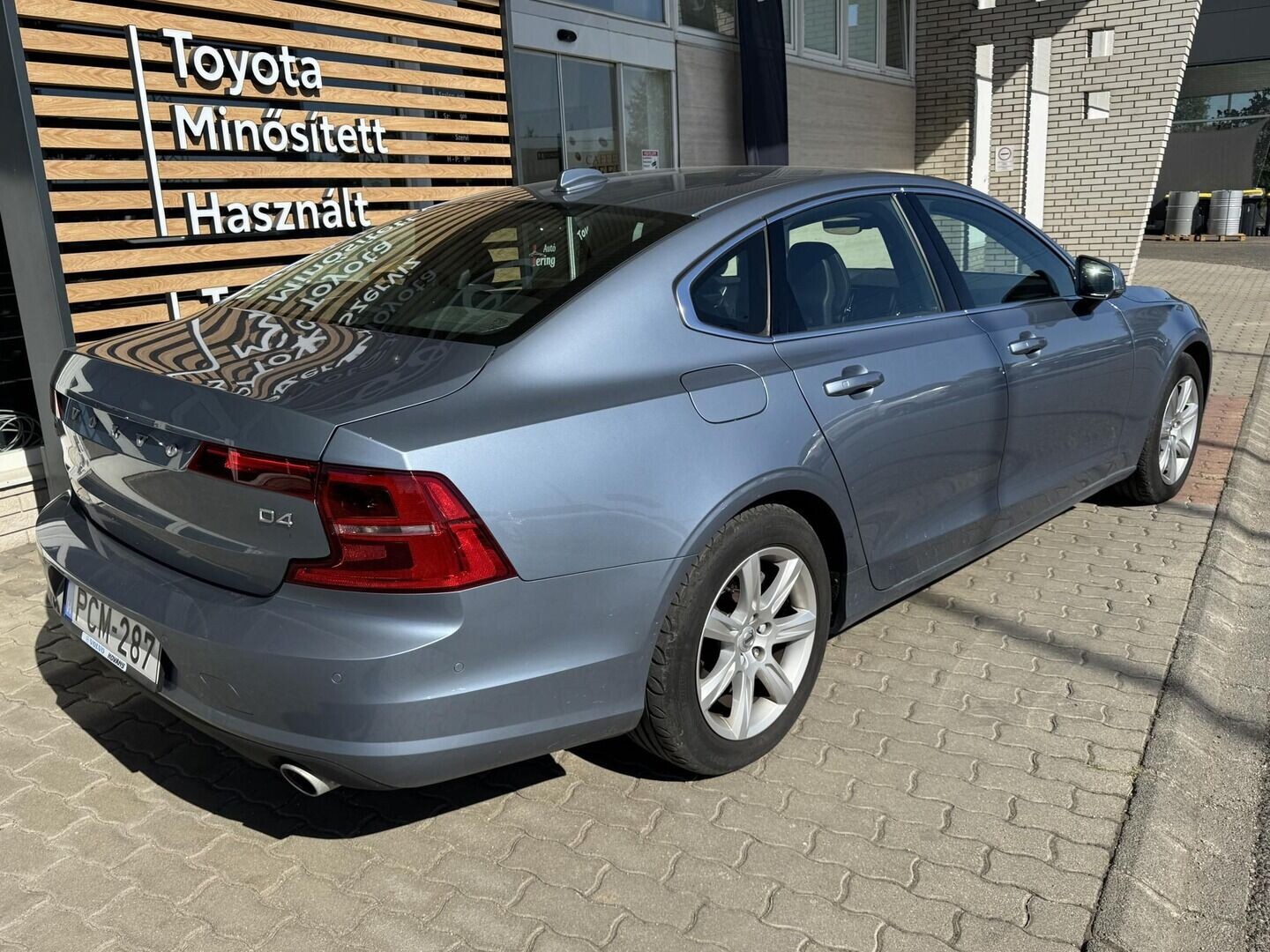 Volvo S90