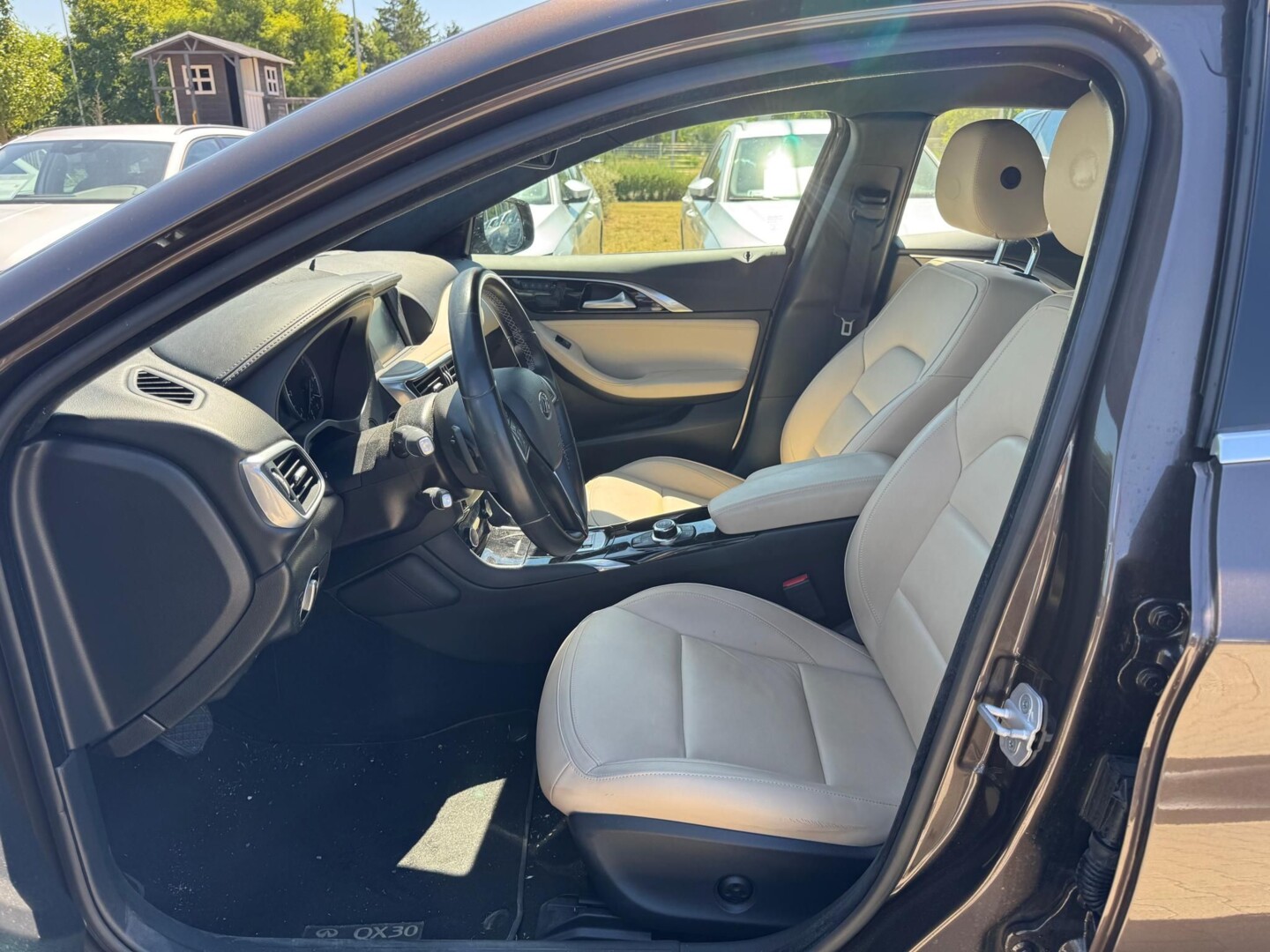 Infiniti QX30