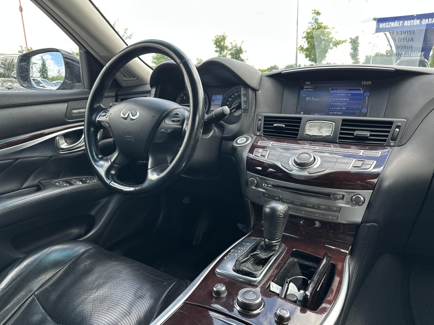 Infiniti Q70