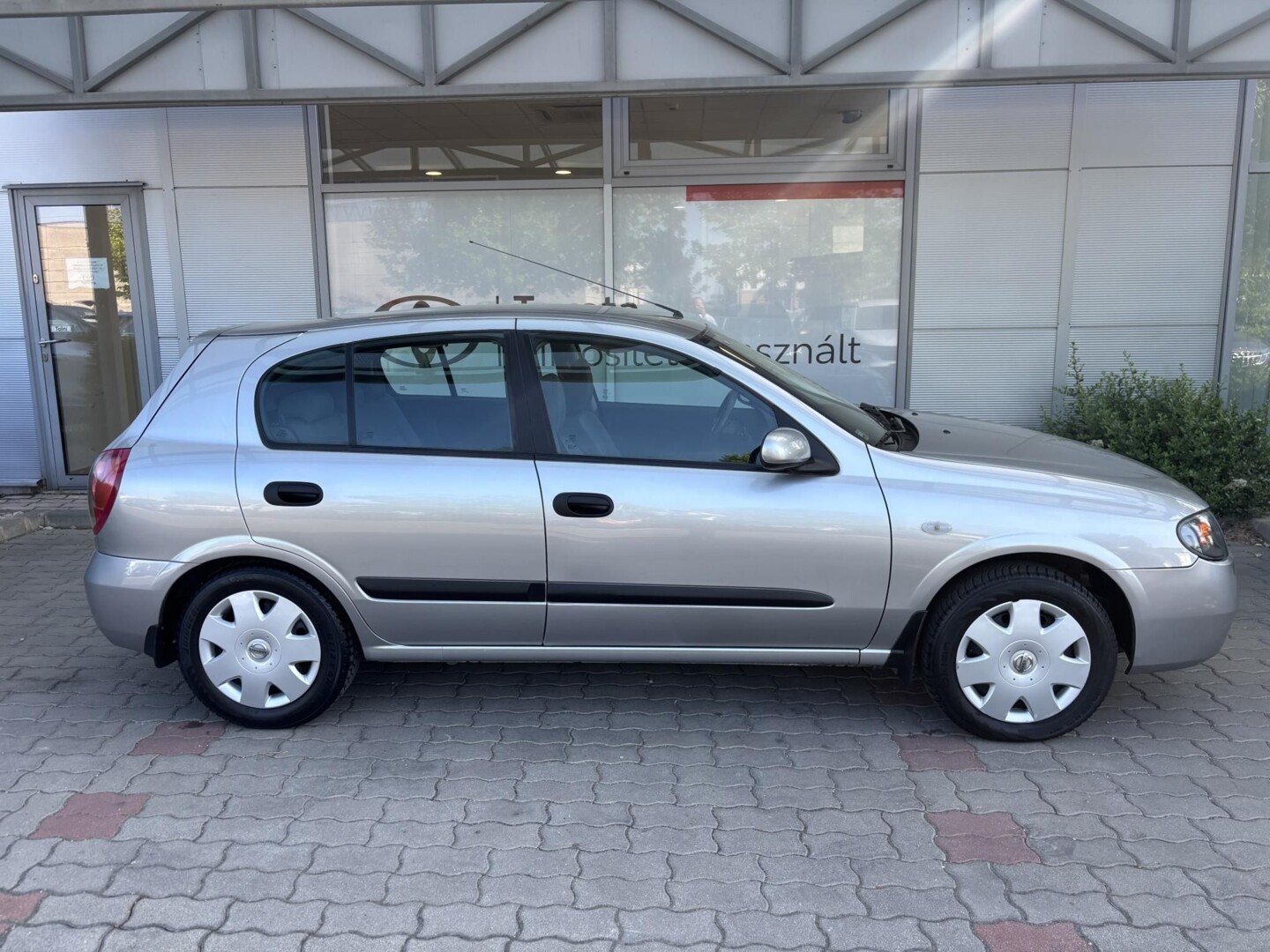 Nissan Almera