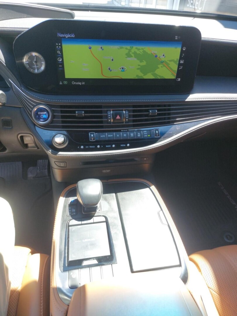 Lexus LS