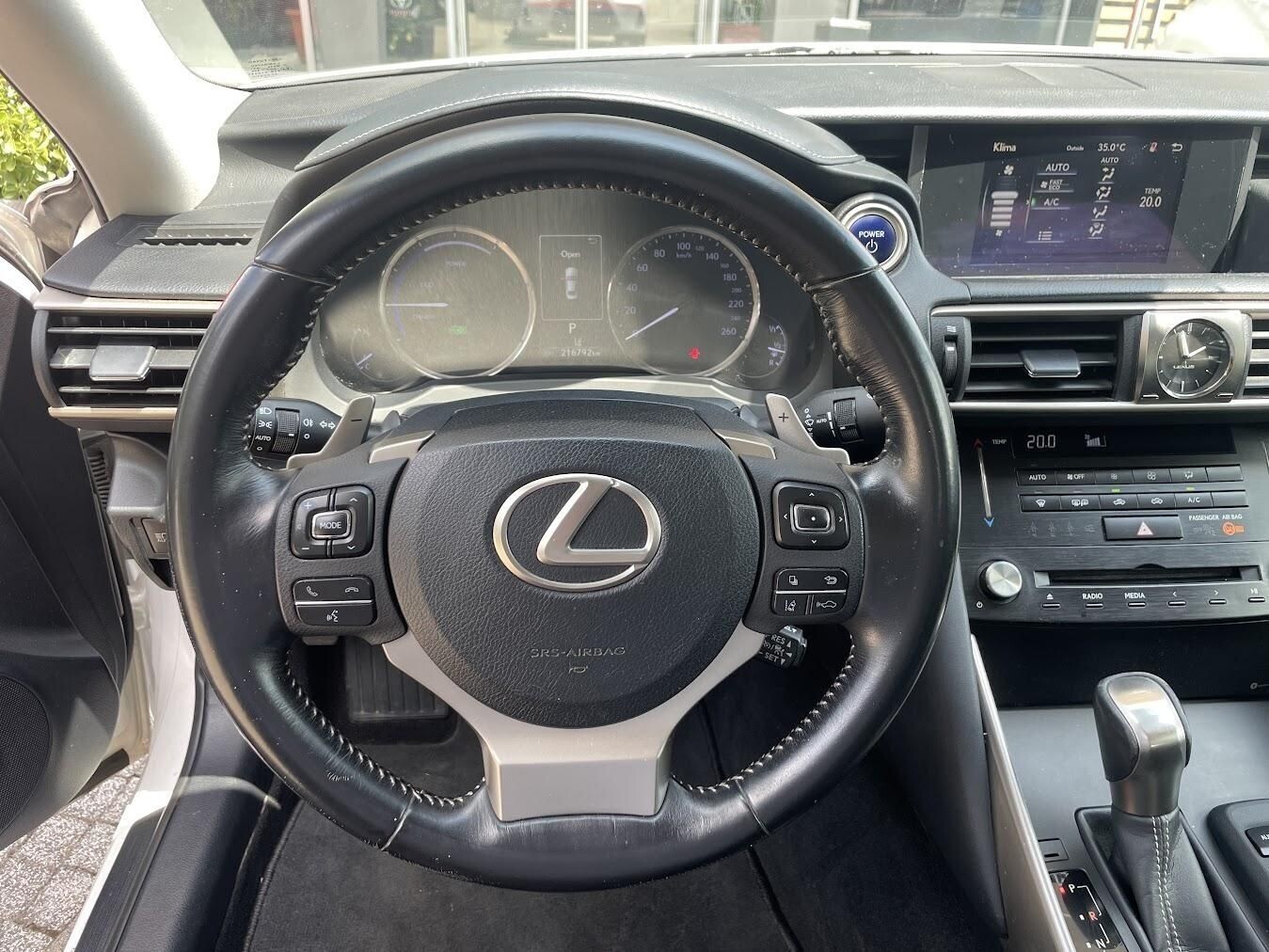 Lexus IS