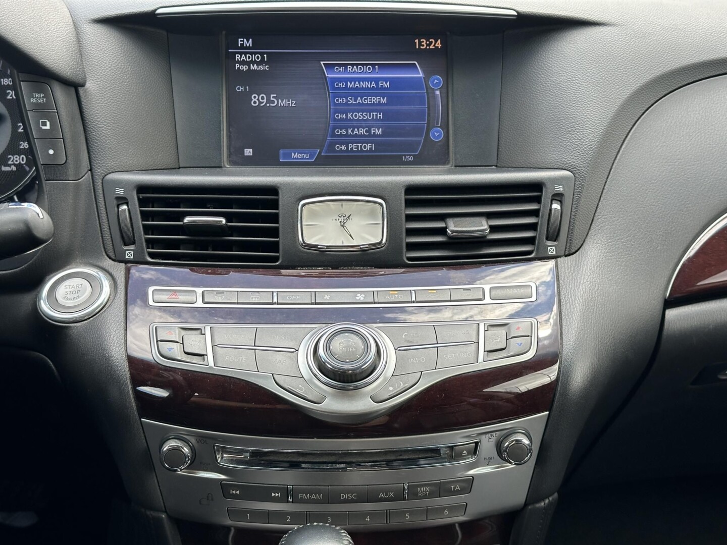 Infiniti Q70