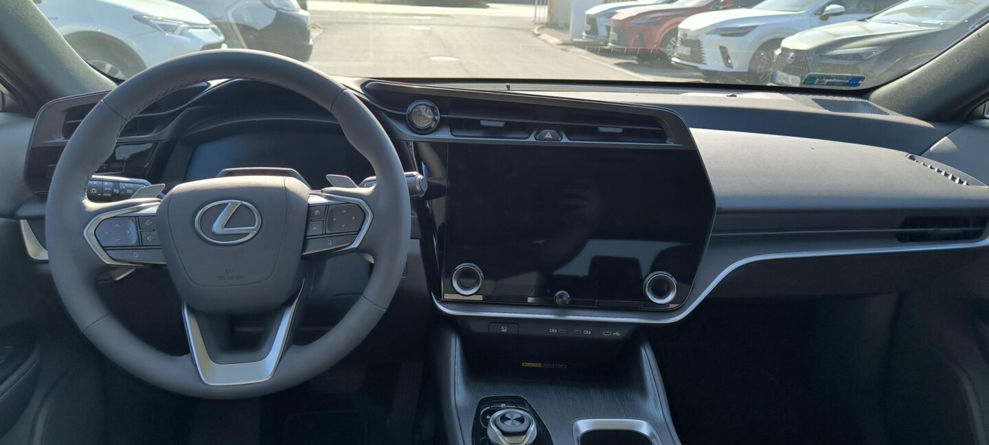 Lexus RZ