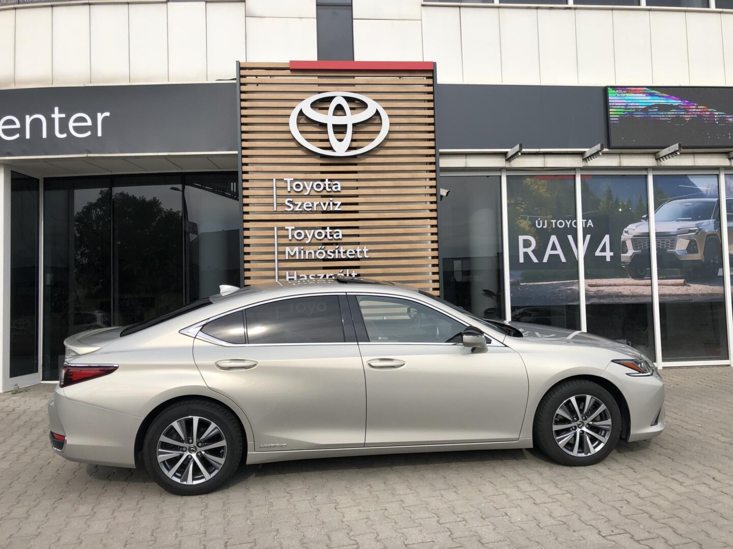 Lexus ES