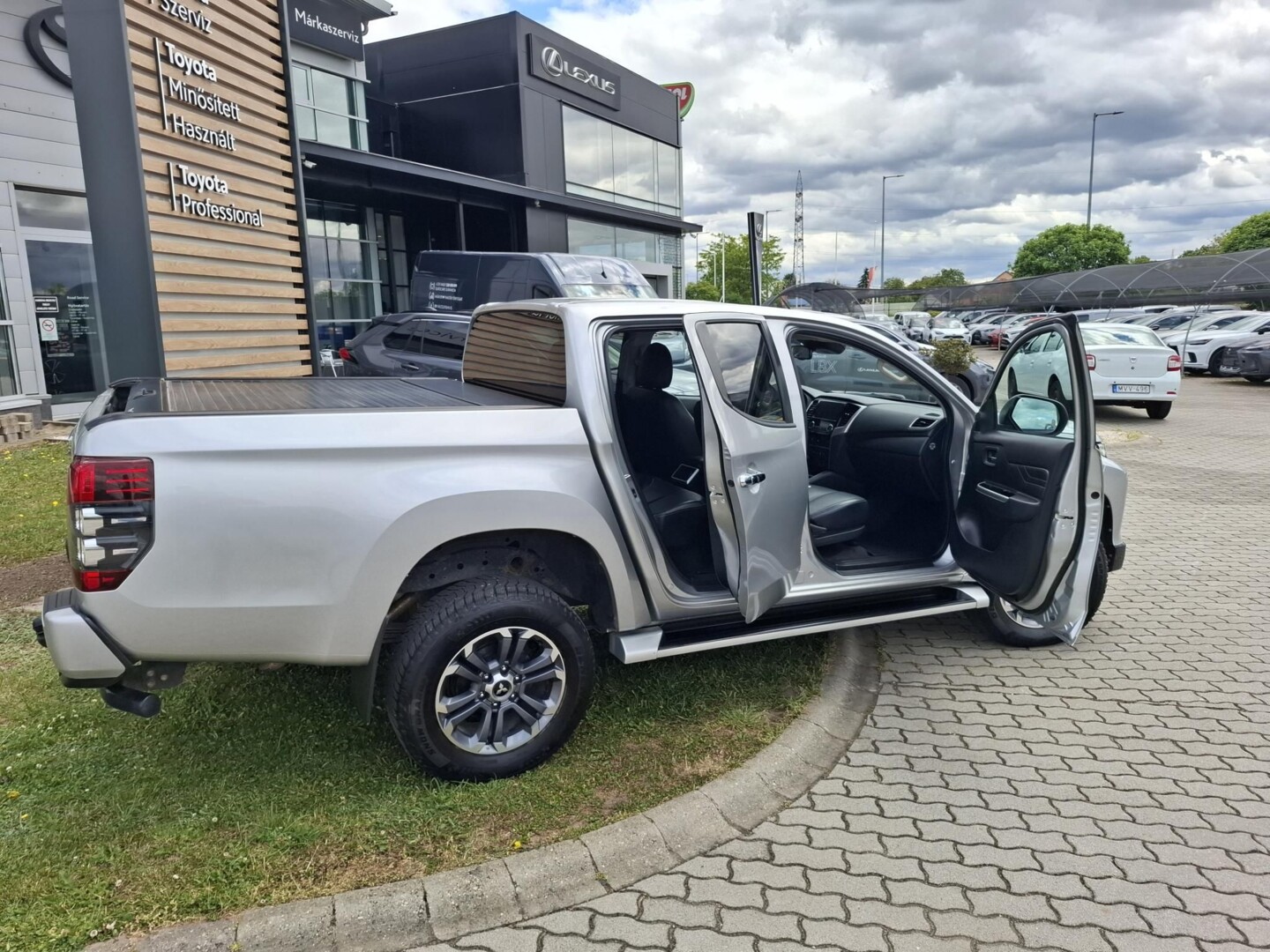 Mitsubishi L200