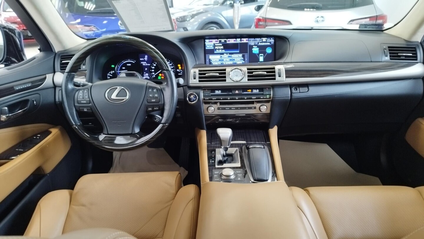 Lexus LS