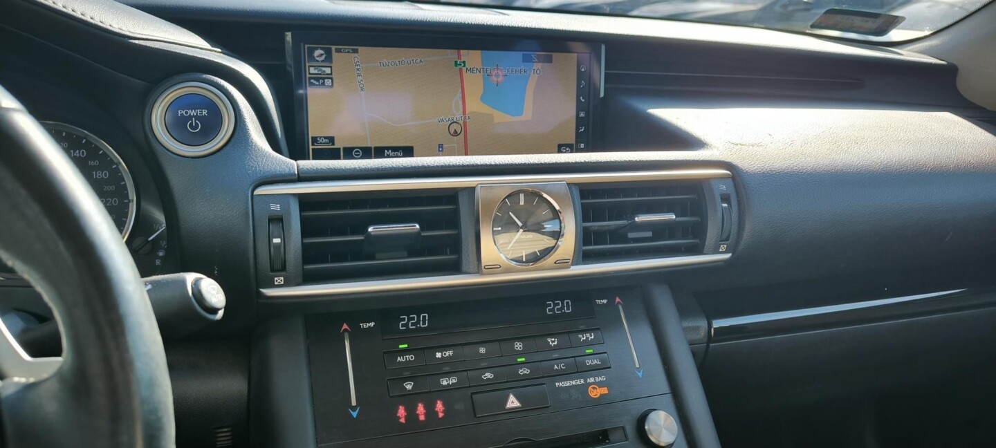 Lexus IS