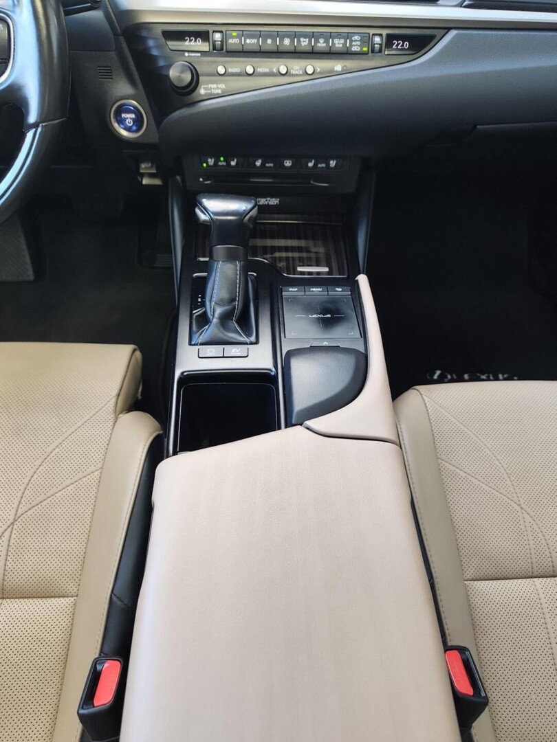 Lexus ES