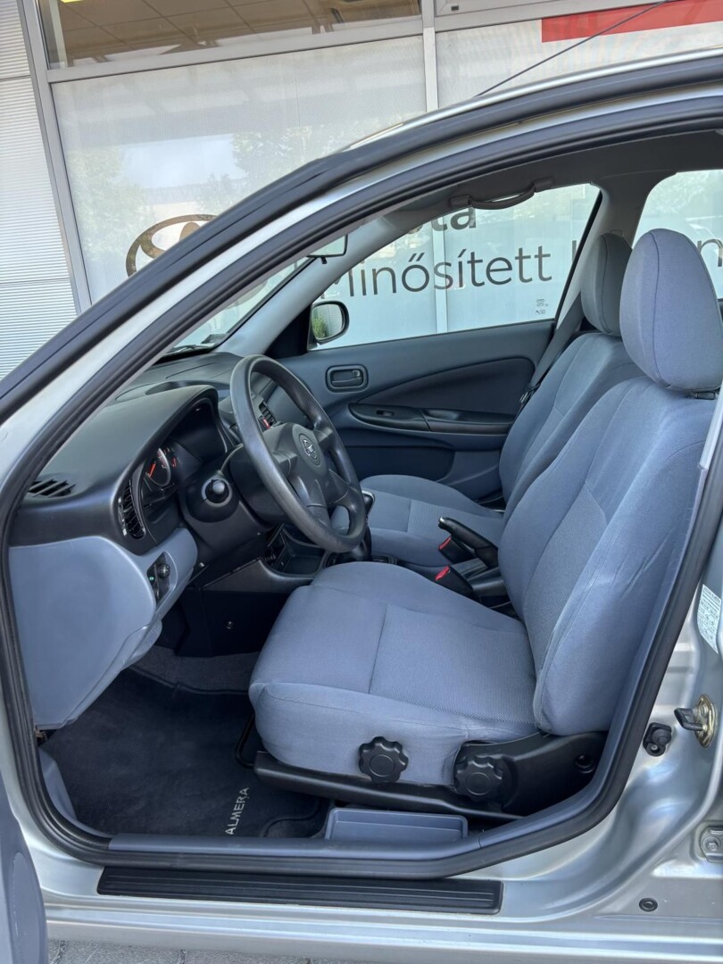 Nissan Almera